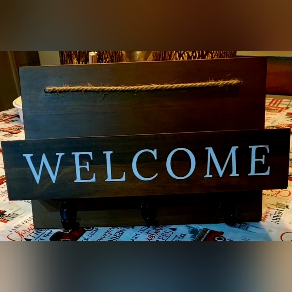 Brand New, Never Used Wooden Bill and Key Organizer!